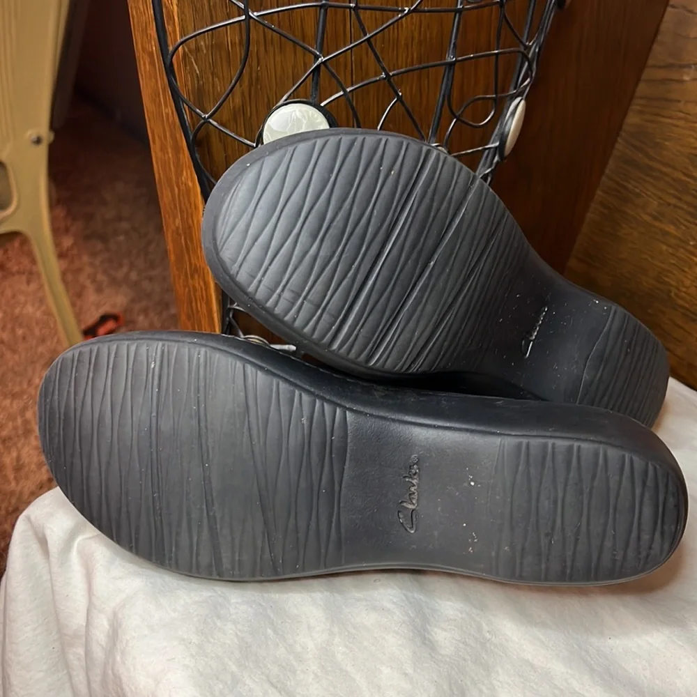 CLARKS BLACK LEATHER CLOGS - Picture 8 of 9